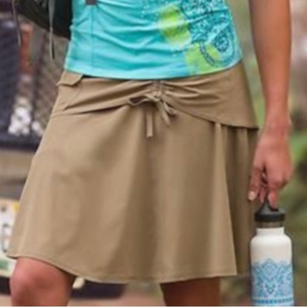NWT Athleta Wherever Athletic Outdoors Skort in Khakina Size 4